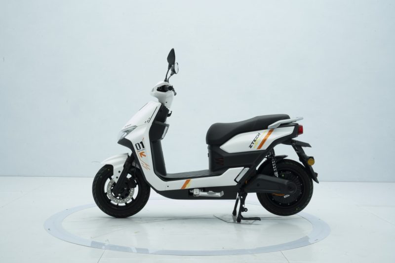 ZT-38B-ZT-38BB ZTECH Elektromos Robogó 45 km/h 3500W 72V 23Ah-35Ah - Image 3